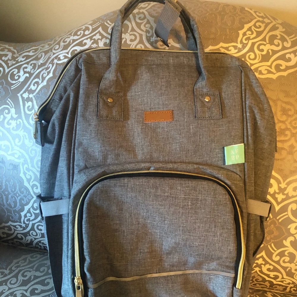 Grey backpack with ample zipper&insulated pockets